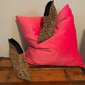 Carlos Santana Leopard ankle boots. So fun